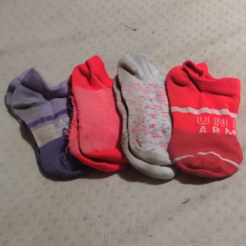 Girls lot of 4 Under Armour socks